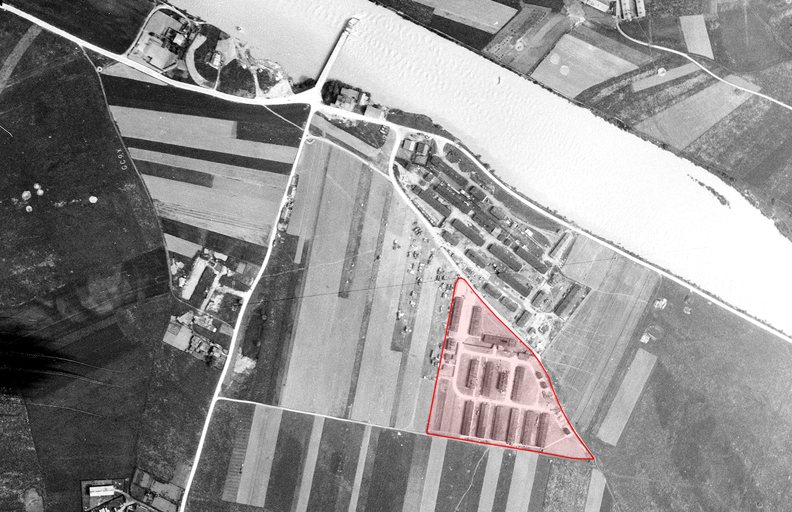 Luftbild des Lagers Reichenau 1945